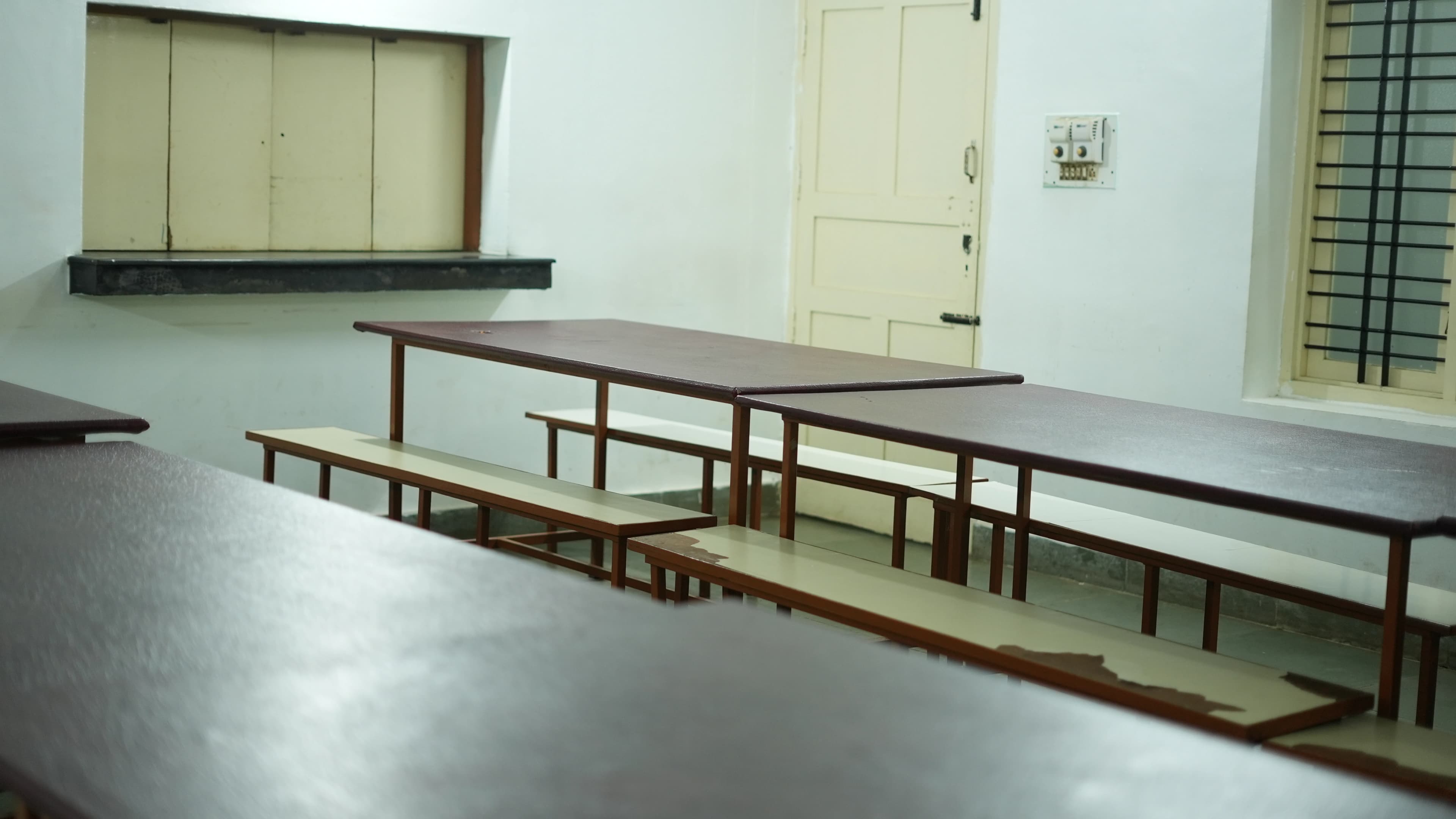 Hostel Yellow Wall Study Area