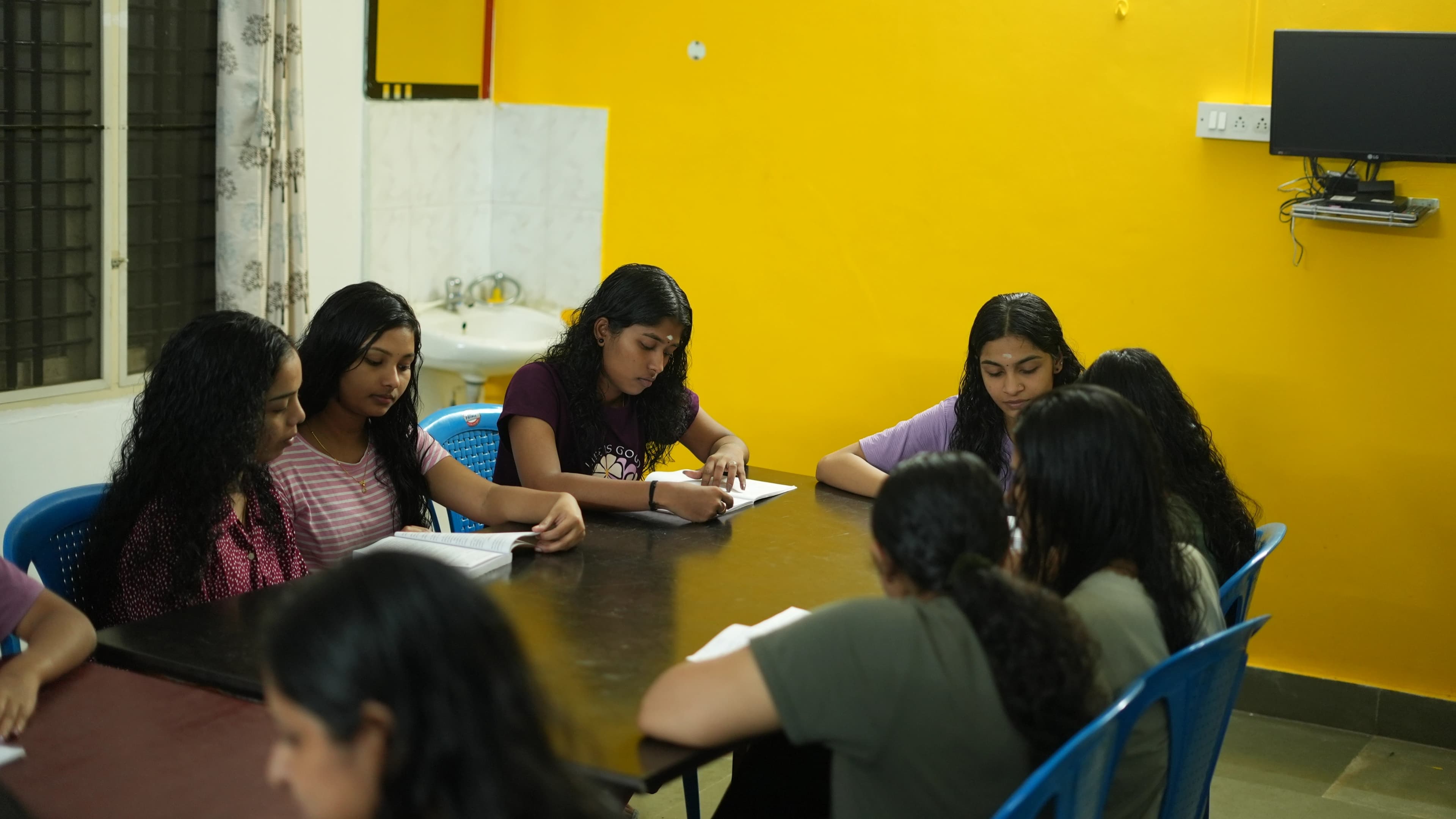 Hostel Study Group Table